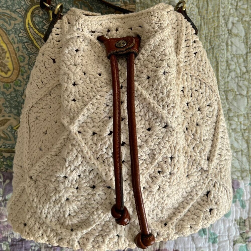 PATRICIA NASH - Crochet Knit Drawstring Bucket Bag Civetta Latte/Cream